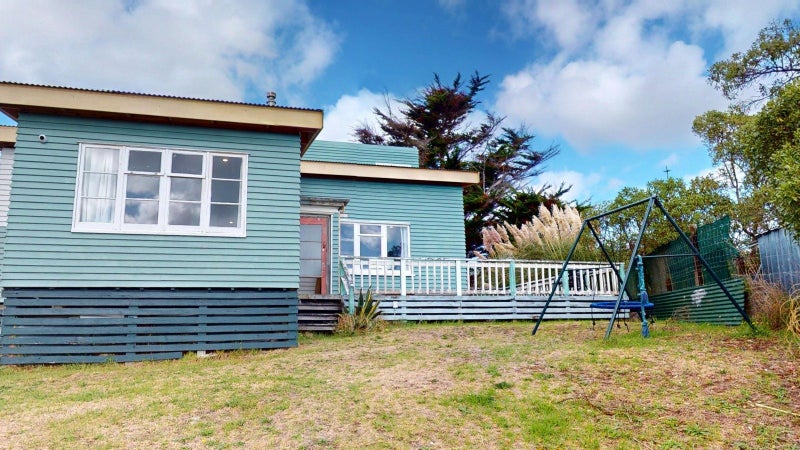 12 Barclay Grove, Hokio Beach, Levin - Carousel 1