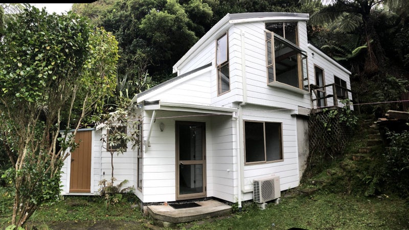 12 Cross Street, Karori, Wellington - Carousel 1