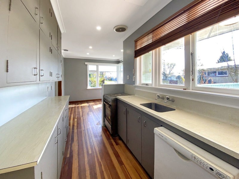 16 Liverpool Street, Takaro, Palmerston North - Carousel 2