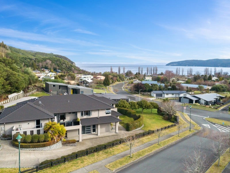 1 Locheagles Rise, Kinloch, Taupō - Carousel 1