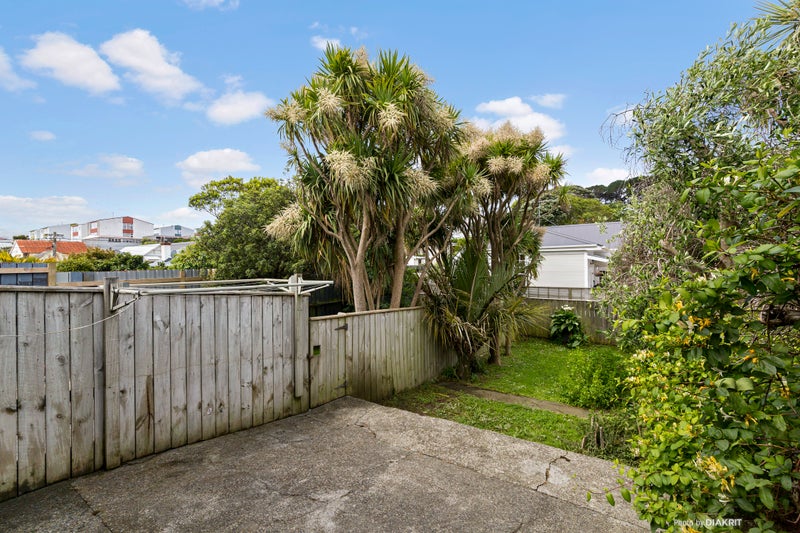 219 Rintoul Street, Berhampore, Wellington - Carousel 10