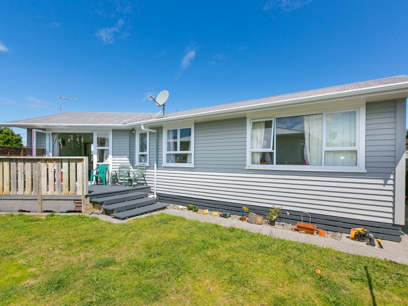 49 Rosendale Avenue, Spotswood, New Plymouth - Carousel 1