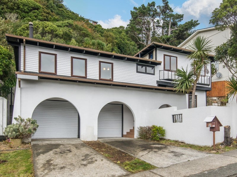 35 Woodhouse Avenue, Karori, Wellington - Carousel 1