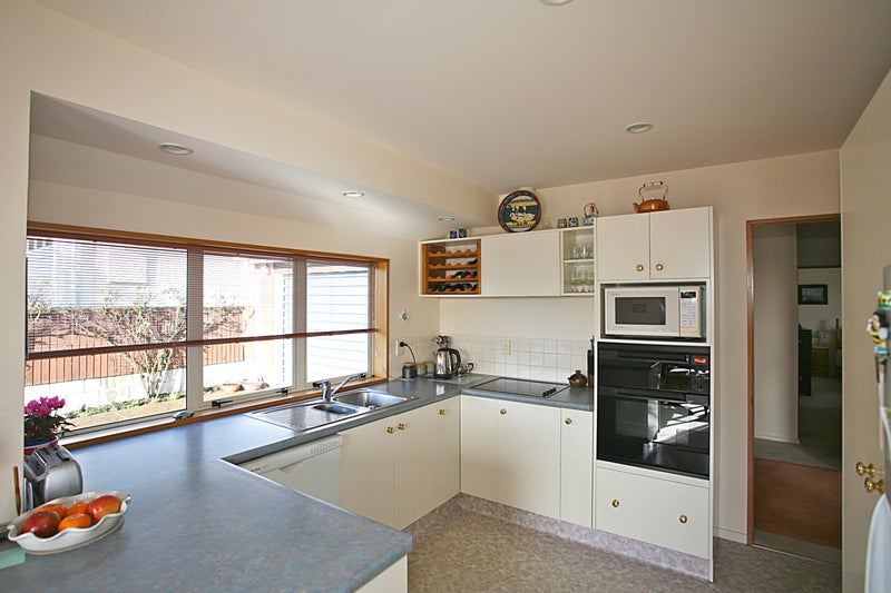10 Oberg Lane, Westmorland, Christchurch - Carousel 2