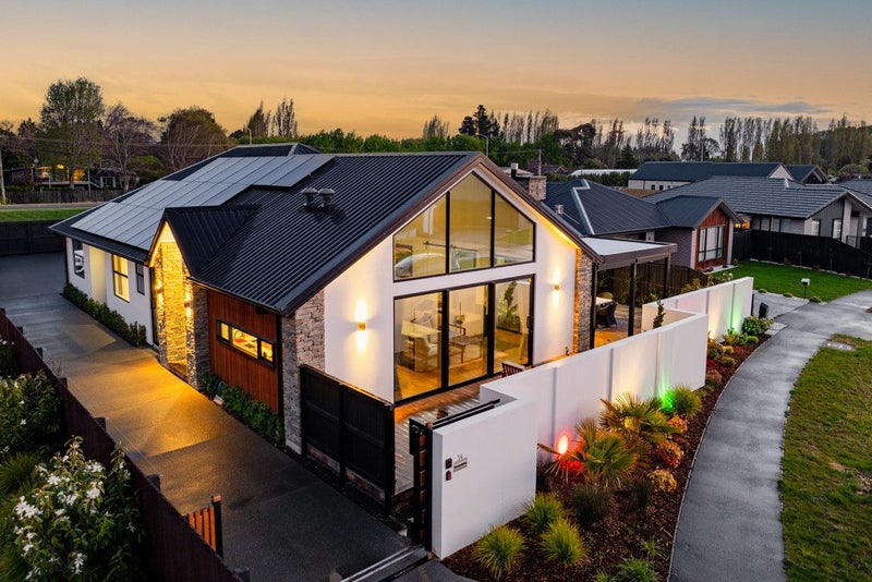 34 Evelyn Crescent, Marshland, Christchurch - Carousel 1