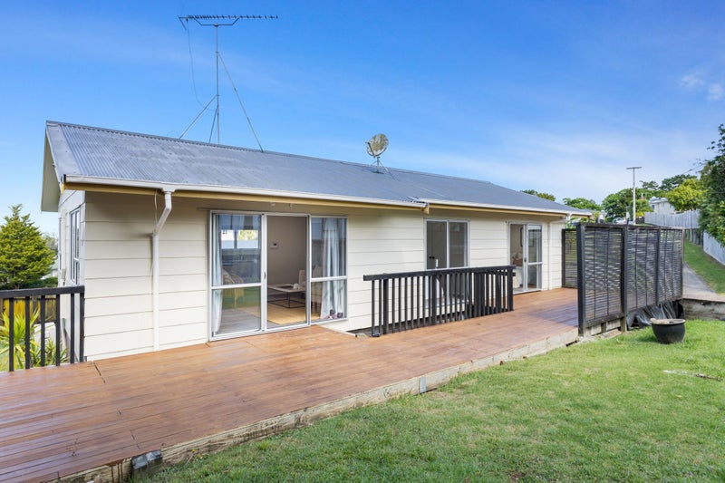 1/8 Helena Street, Massey, Auckland - Carousel 1