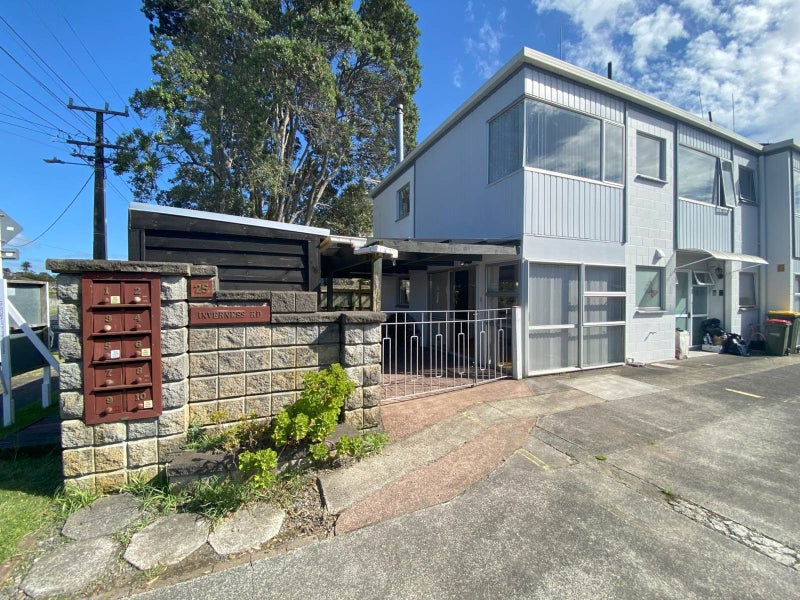 1/25 Inverness Road, Browns Bay, Auckland - Carousel 1