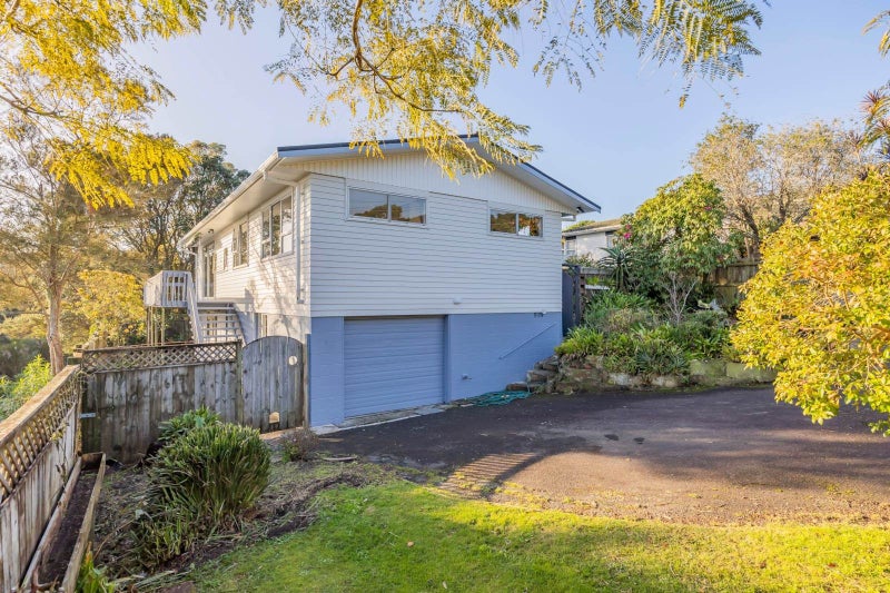 31 Domain Road, Glenfield, Auckland - Carousel 1