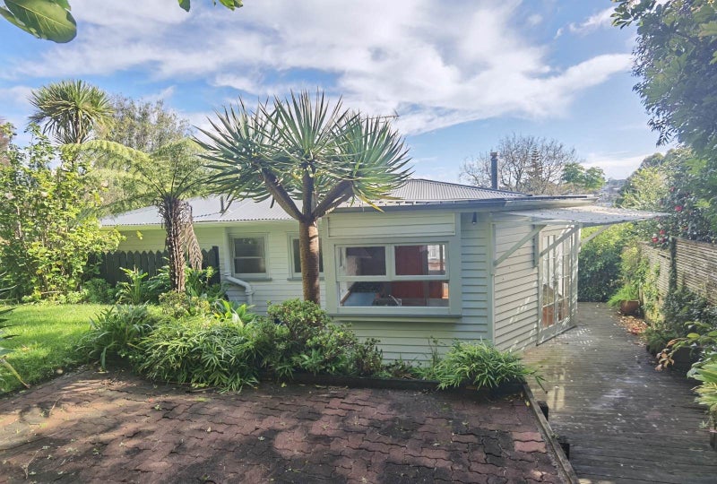 17 Shanaway Rise, Hillcrest, Auckland - Carousel 2