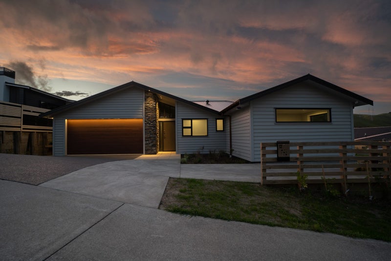 12 Prestwich Rise, Churton Park, Wellington - Carousel 1