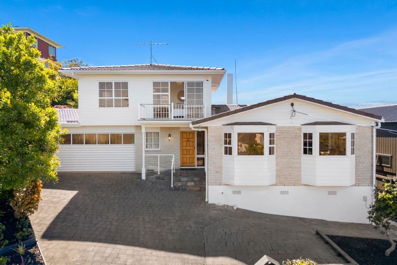 16 Eastcliffe Road, Castor Bay, Auckland - Carousel 1