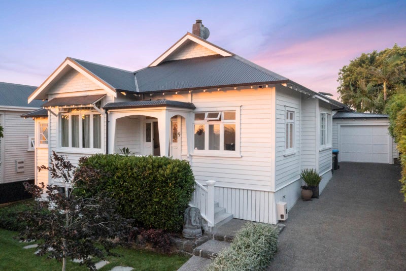 9 Kingsview Road, Mount Eden, Auckland - Carousel 1