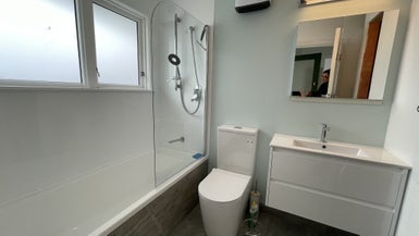 6/139 Queens Drive, Lyall Bay, Wellington - Carousel 1