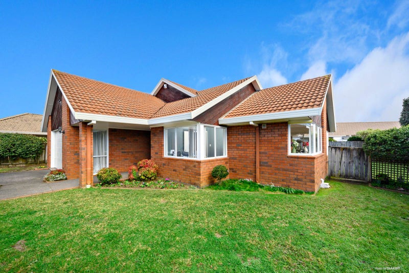 5 Dunn Place, Farm Cove, Auckland - Carousel 2