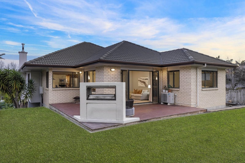 31 Lagoon Way, West Harbour, Auckland - Carousel 2