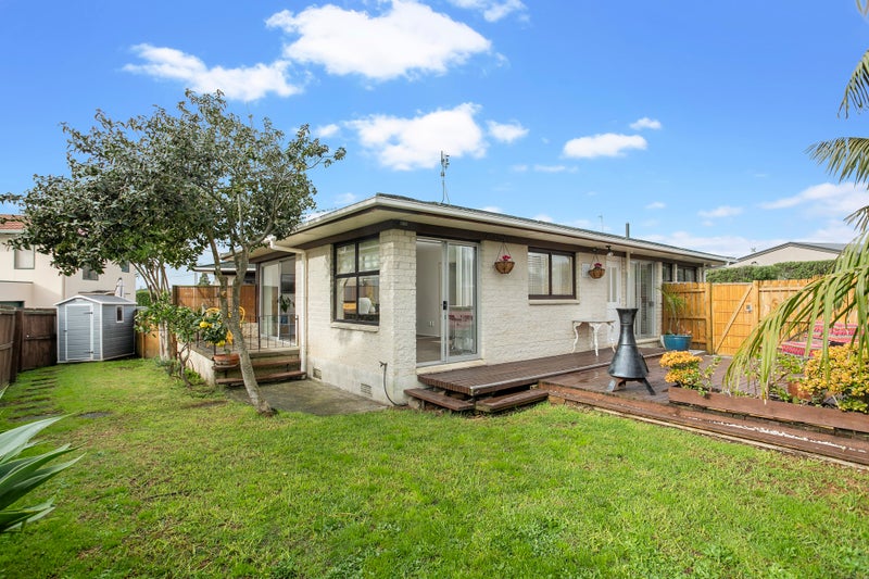 2/15 Riverview Road, Panmure, Auckland - Carousel 1