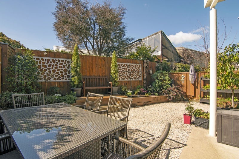 15 Rochdale Way, Stoke, Nelson - Carousel 1