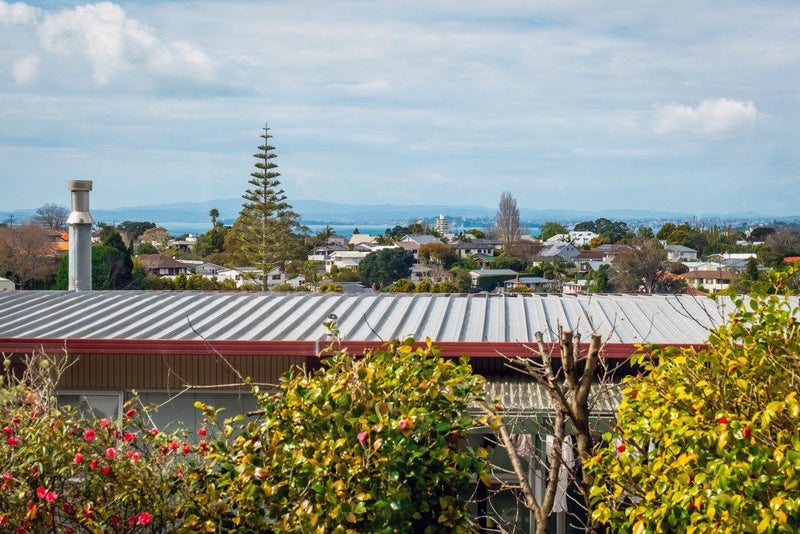 1/28A Ravenwood Drive, Forrest Hill, Auckland - Carousel 2