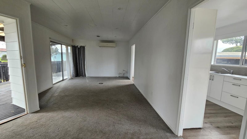 19 Sandrine Avenue, Clover Park, Auckland - Carousel 19