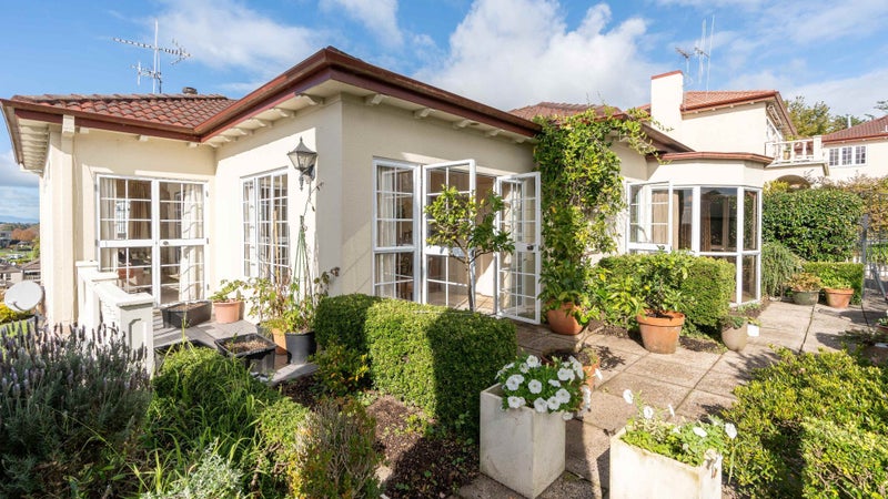 145 Clarence Street, Hamilton Lake, Hamilton - Carousel 1