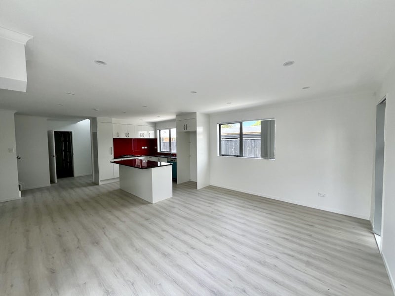 157C Riverside Avenue, Point England, Auckland - Carousel 2