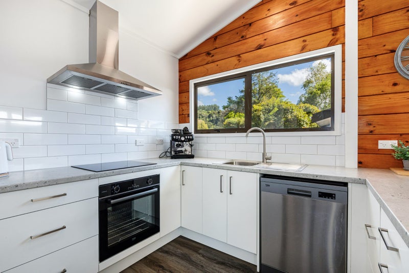 10 Gemstone Drive, Birchville, Upper Hutt - Carousel 2