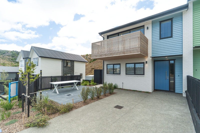 33 Oakum Road, Whitby, Porirua - Carousel 1