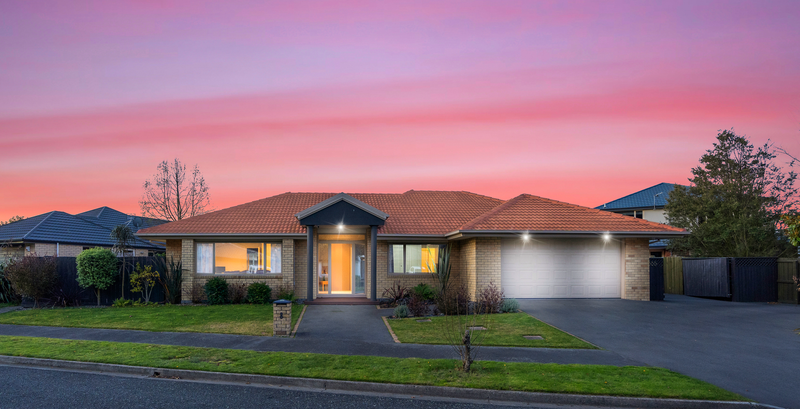 8 Amoka Crescent, Parklands, Christchurch - Carousel 1