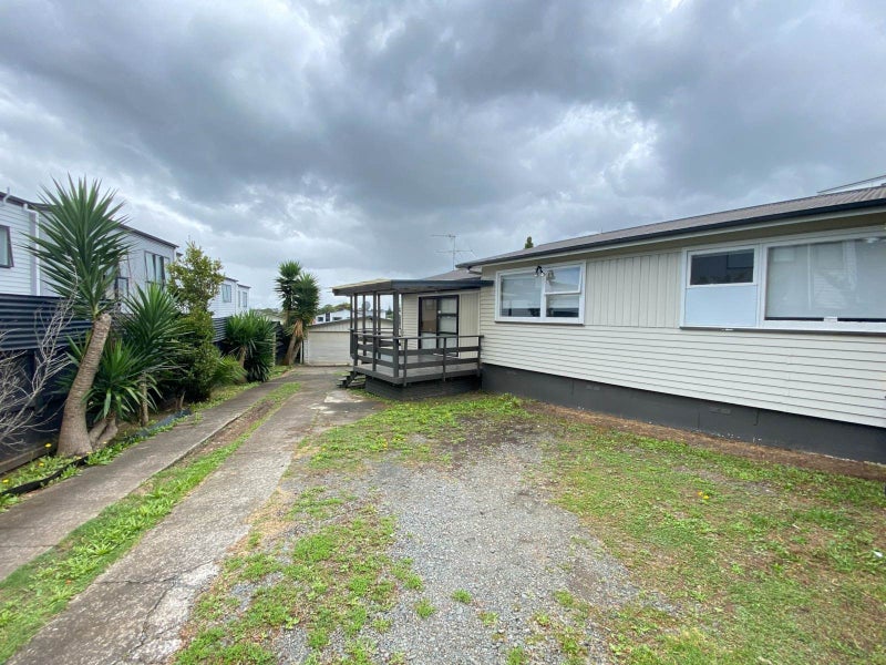 591 Massey Road, Mangere, Auckland - Carousel 1