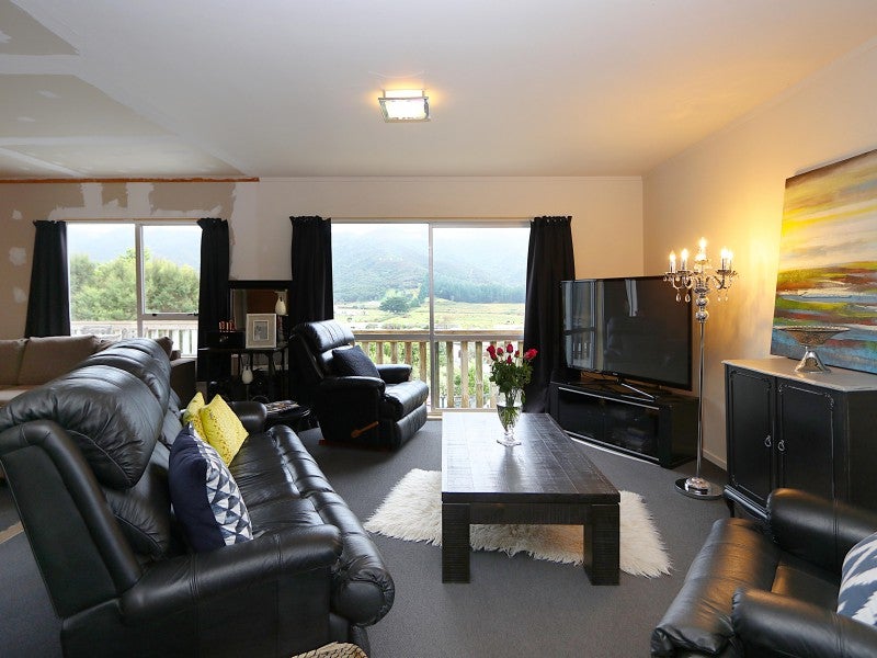 24 Newburn Grove, Wainuiomata, Lower Hutt - Carousel 2