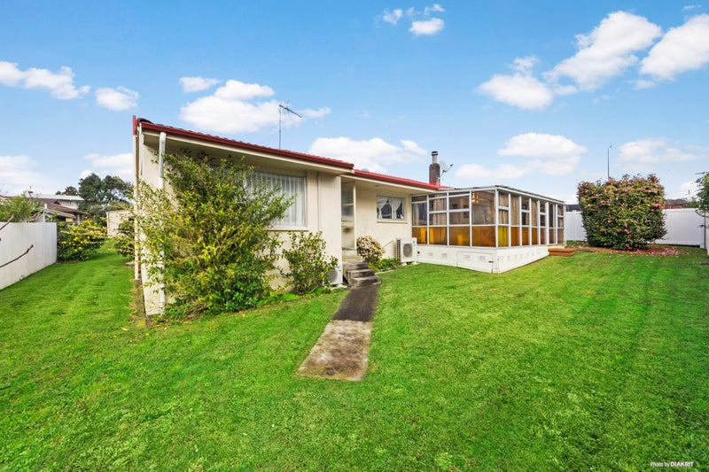 133 Te Atatu Road, Te Atatu South, Auckland - Carousel 1