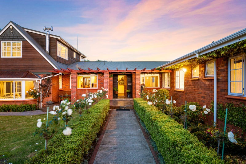 13A Scott Avenue, Mangere Bridge, Auckland - Carousel 1