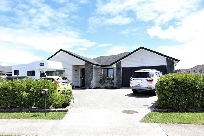 13 Gemscott Crescent, Huapai, Kumeu - Carousel 1