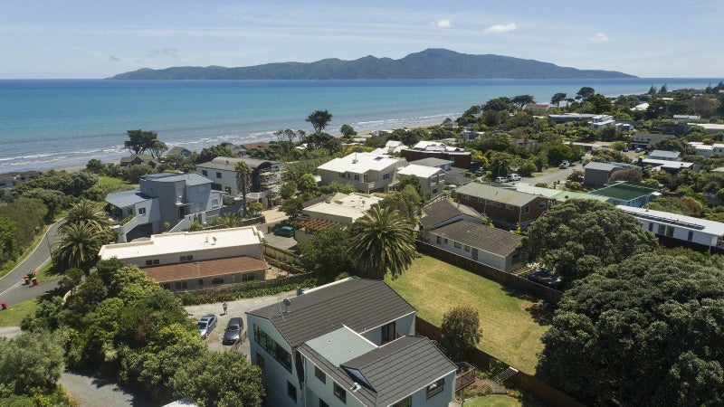 10 Kohutuhutu Road, Raumati Beach, Paraparaumu - Carousel 11