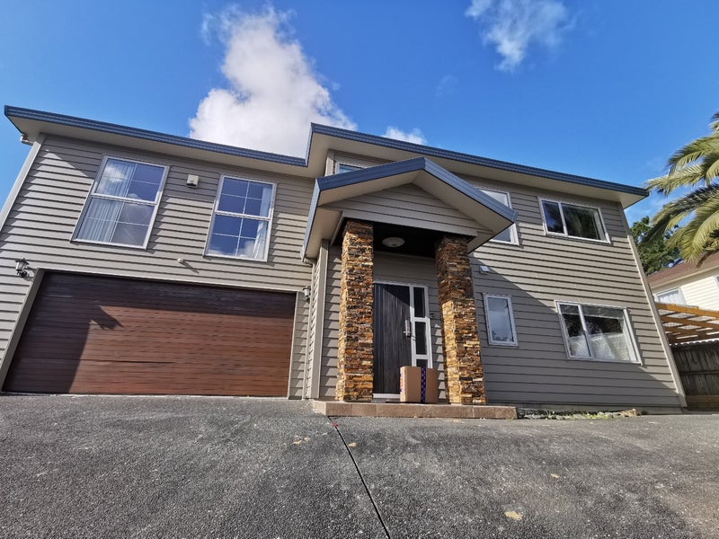 19 Cricklade Terrace, Windsor Park, Auckland - Carousel 1