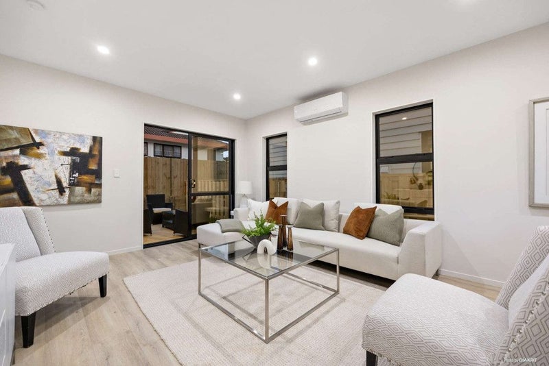 152B Botany Road, Botany Downs, Auckland - Carousel 1