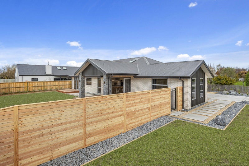 26 Hilton Drive, Amberley, Amberley - Carousel 1