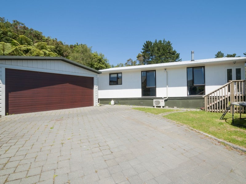 9B MCMANAWAY GR, STOKES VALLEY, LOWER HUTT - Carousel 1