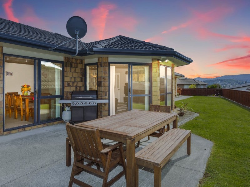 44 King Charles Drive, Kingsley Heights, Upper Hutt - Carousel 1