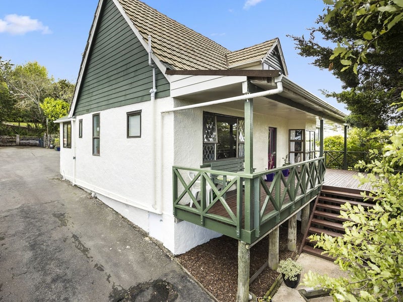 52 Waldron Crescent, Green Island, Dunedin - Carousel 1