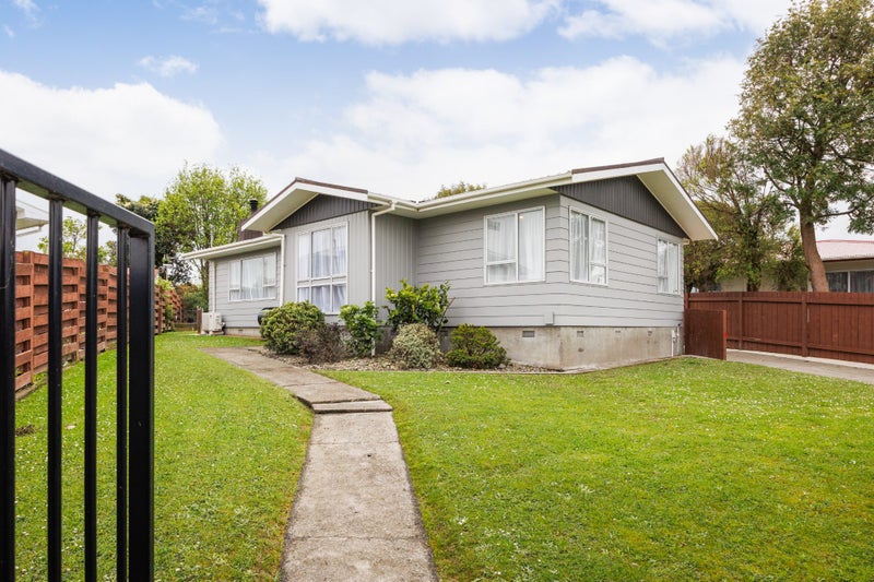 9 Lyndale Place, Kelvin Grove, Palmerston North - Carousel 1