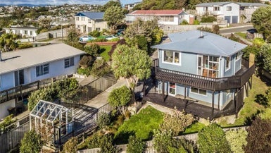 31 Carluke Street, Paparangi, Wellington - Carousel 1