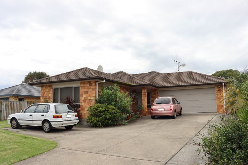 11 Carlsberg Place, Papamoa Beach, Papamoa - Carousel 1