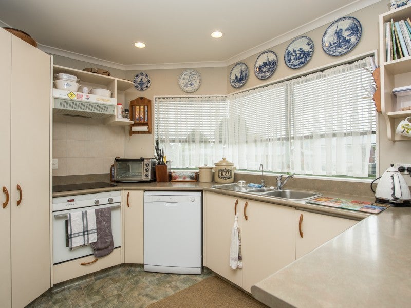 26 Springfield Crescent, Enderley, Hamilton - Carousel 2