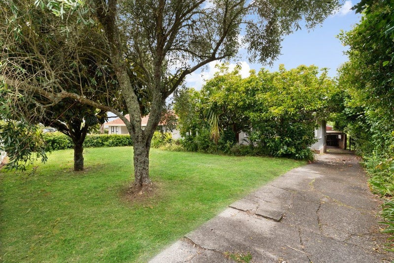 17 Kirrie Avenue, Te Atatu South, Auckland - Carousel 13