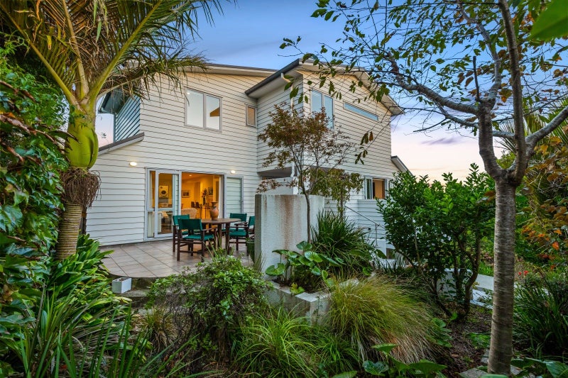 18A Sylvan Park Avenue, Milford, Auckland - Carousel 1