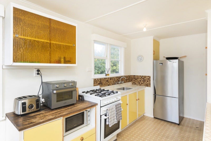 1 Kauri Street, Elgin, Gisborne - Carousel 2