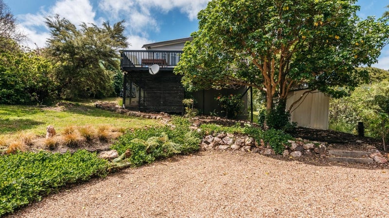 14 Hekerua Road, Oneroa, Waiheke Island - Carousel 1