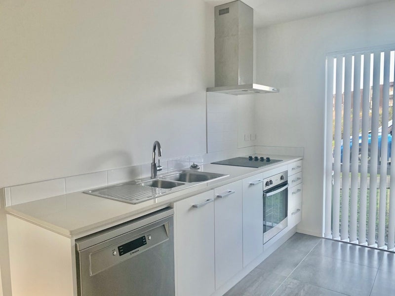 15/10 Silver Moon Road, Albany Heights, Auckland - Carousel 2