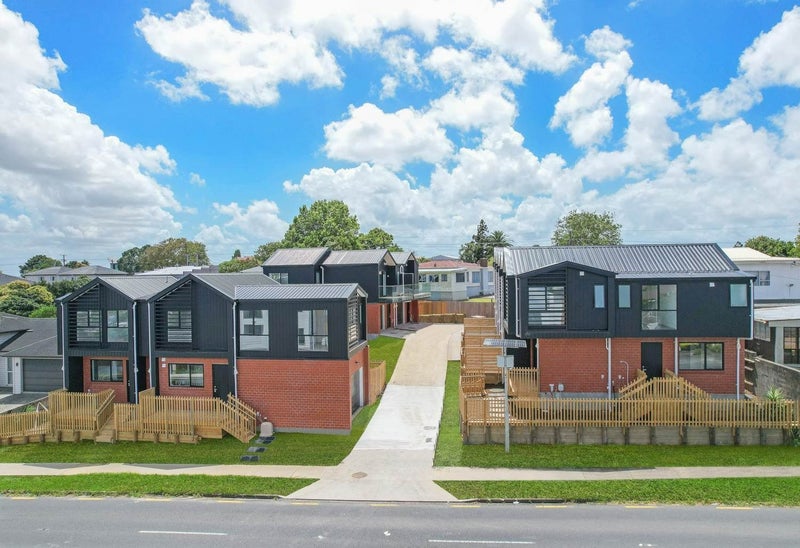 1/233 Great North Road, Henderson, Auckland - Carousel 2